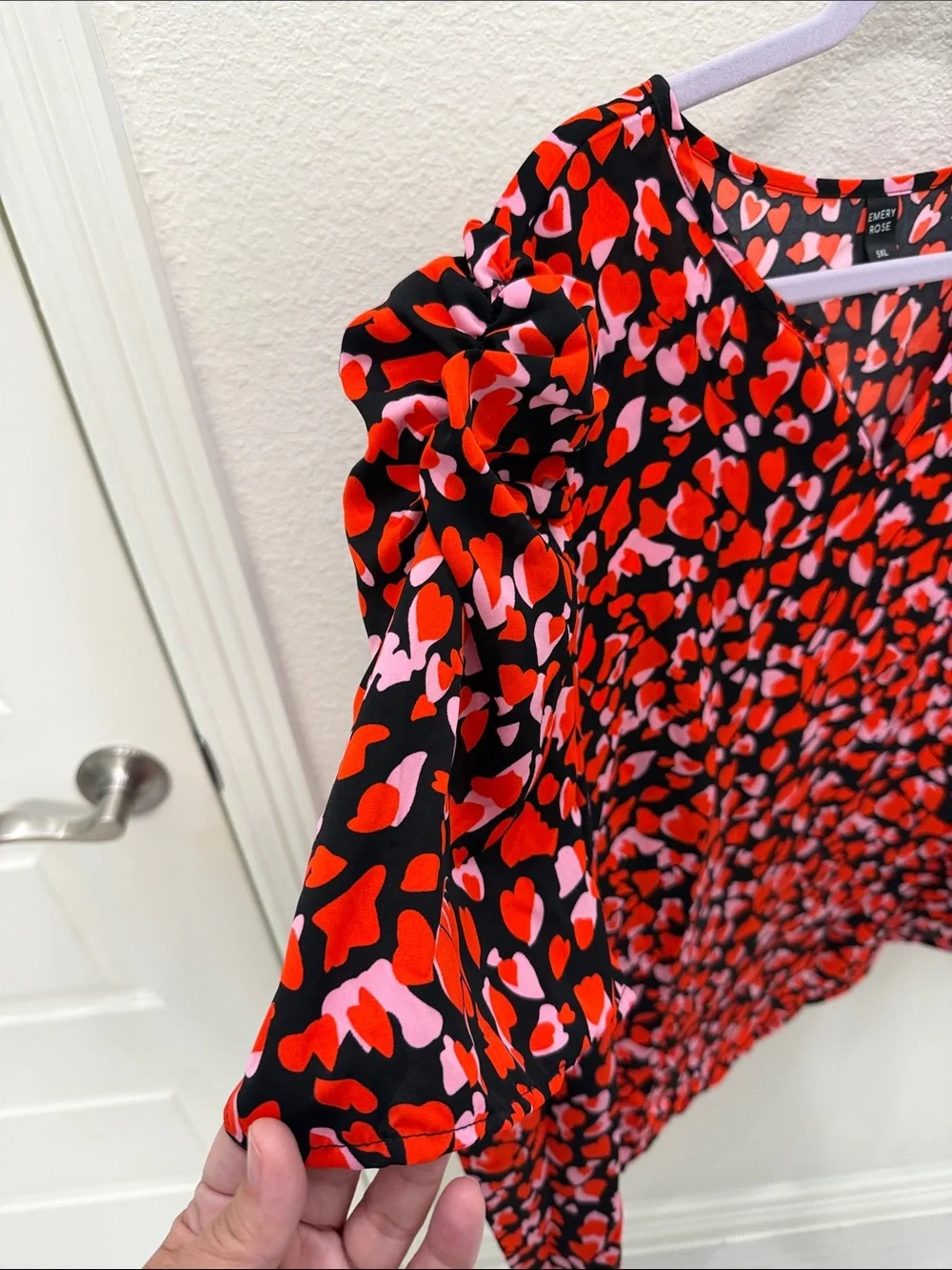 Heart-Print Flutter Sleeve Blouse in Black & Red